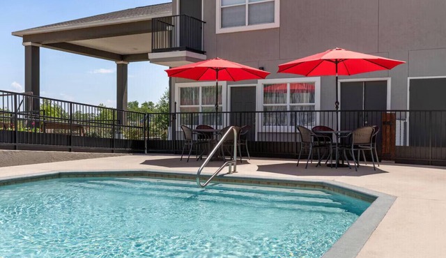 Days Inn Grape Creek 2Queen Suites Pool/breakfast