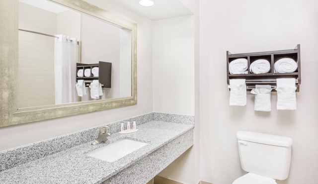 Days Inn & Suites by Wyndham Madisonville