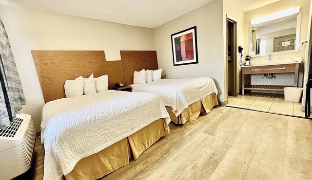 Days Inn & Suites by Wyndham Arlington Near Six Flags