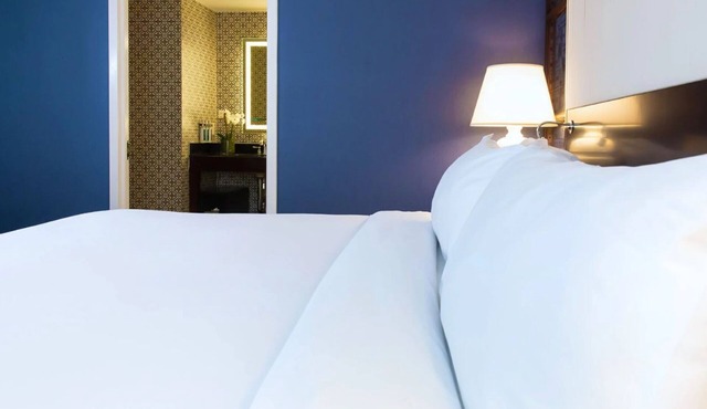 DC Accessible King – ADA Tub & Luxe Stay in Washington