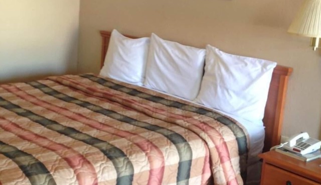 Deluxe Inn