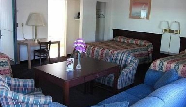Deluxe Inn