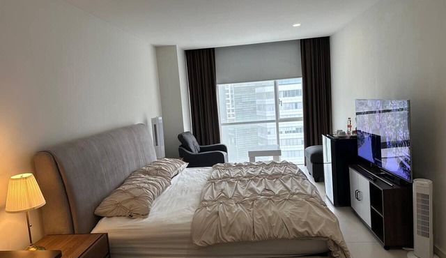 DELUXE ROOM WITH PRIVATE BATHROOM, 5 MINUTES FROM THE U.S. EMBASSY