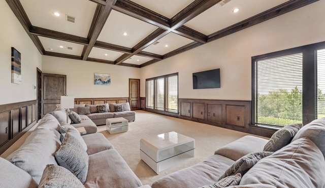 DEN105 -Private Ranch Compound | Pool, Gym & Court in Denton