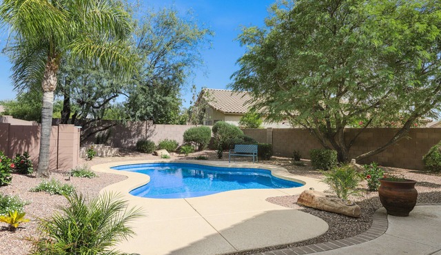 Desert oasis with a private pool, enclosed yard, washer/dryer, & central AC