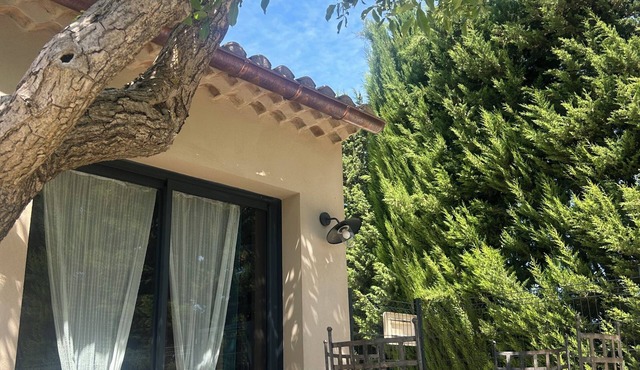 Detached Provencal house with private pool, close to the lake. in Codolet