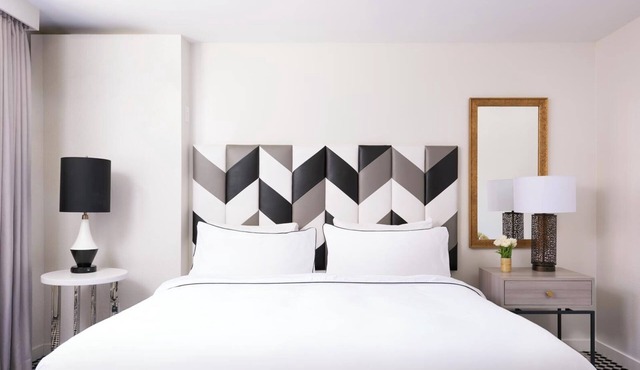 Discover an Elegant Lifestyle in LA! Pool, Pet-friendly, Near Hollywood Museum!