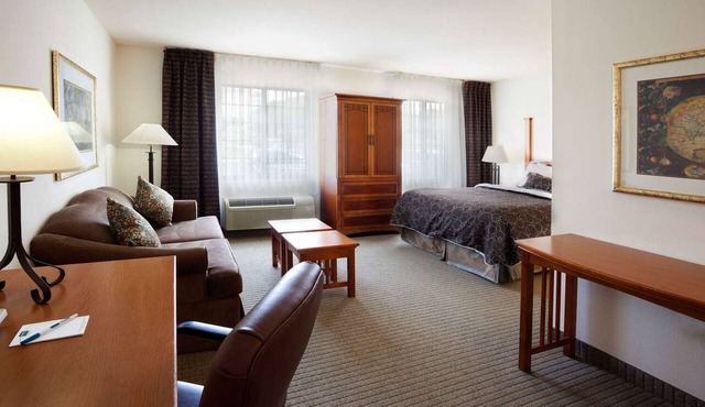 Discover Unique Spirits | 2 Units w/Full Kitchens | Pool | Free Breakfast