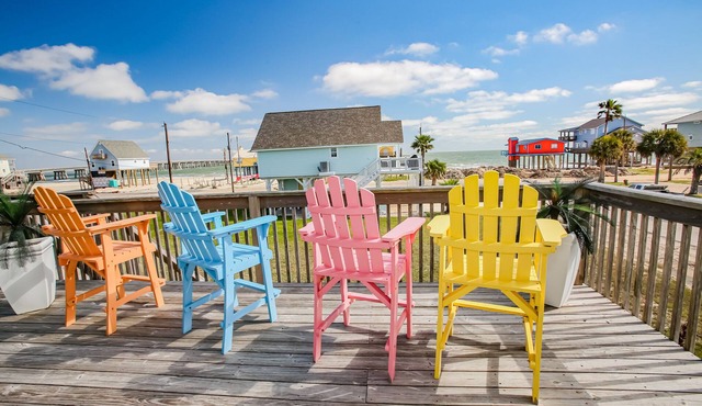 Dog Friendly Beach House, Steps to Beach, Ocean View Sleeps 10!