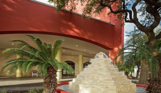 DoubleTree by Hilton San Antonio Downtown