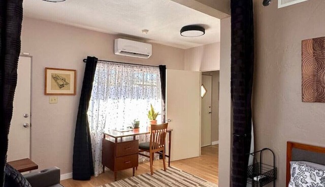 Downtown Midcentury Studio+ 3 mins to Farmer`s Mkt