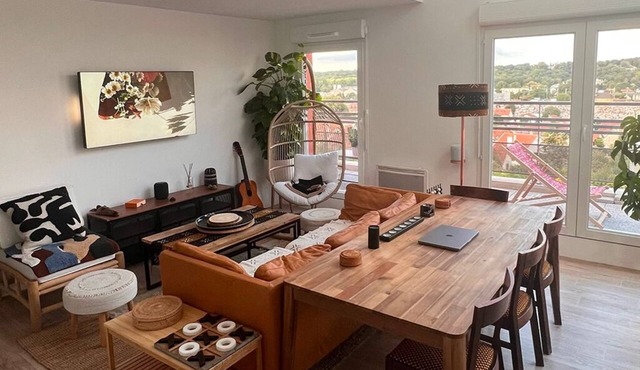 Duplex de la Gare, Rooftop, Jacuzzi in Corbeil-Essonnes