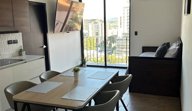 EÓN 13 - Apartamento Moderno, Vista Cayala, Aire Acondicionado