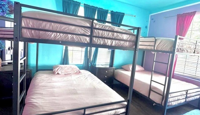 East Austin Enchanting Stay ~ 3bd/2 bath Oasis