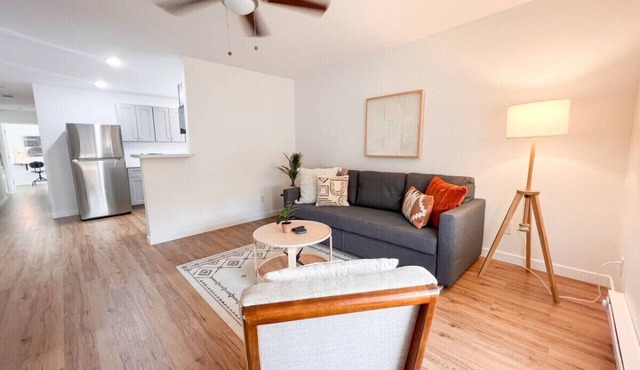 Easy Self Check In 2BD1BA Renovated Hidden Gem