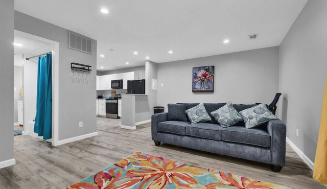 Easygoing 1BR Retreat near Dining and Fun Spots