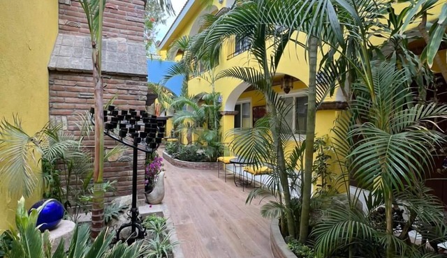 El Encanto Inn