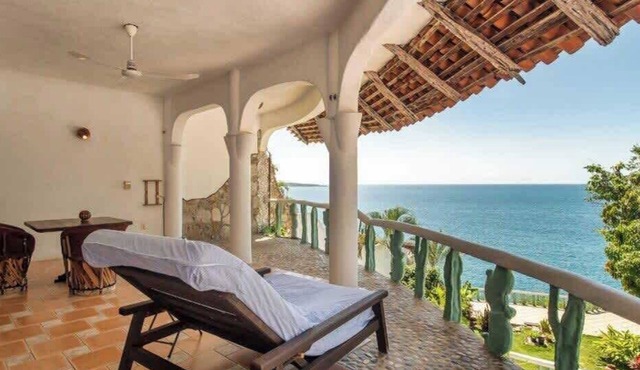 El Faro Apt | Sweeping Views, Pool & 3 Bedrooms