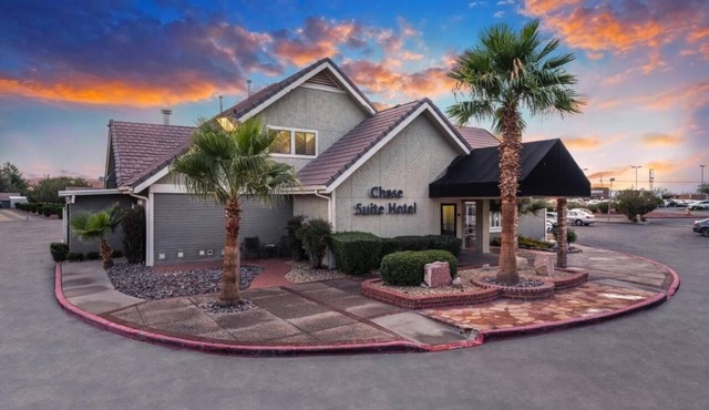 El Paso Extended-Stay Suite! Outdoor Pool, Pets Welcome, Free Parking, Breakfast