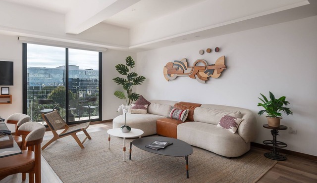 Elegant New Retreat in Zone 10 Great Location 3-4 Bedrooms