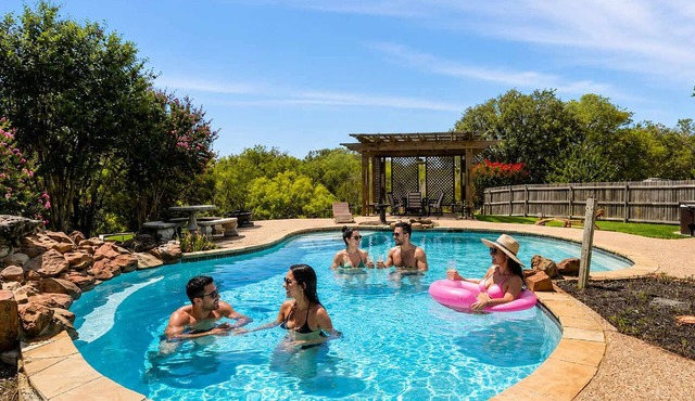 Elite 4BR/2B Home with Hot Tub, Pool, and BBQ