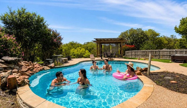 Elite 4BR 2BA Holiday Home with Hot Tub, Pool, and BBQ