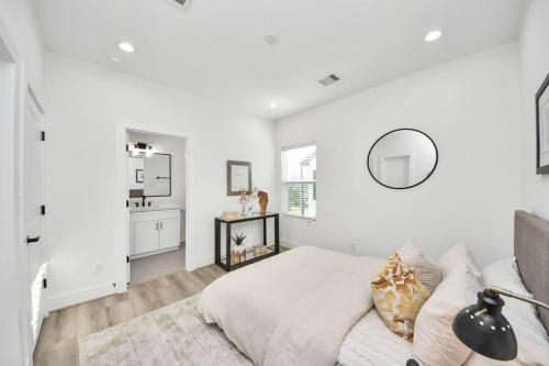 Elysian Estate 1-2BR & Private Kitchen