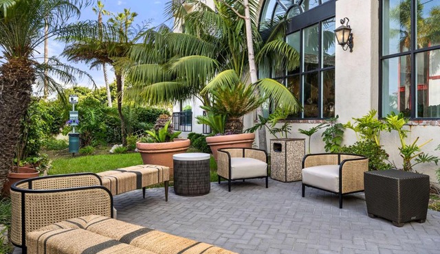 Embassy Suites by Hilton Los Angeles International Airport South
