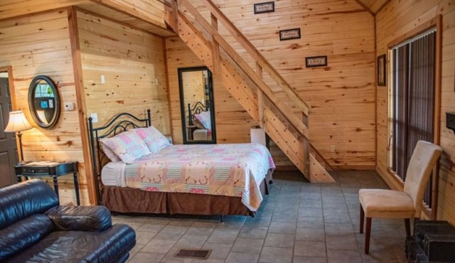 Enjoy a Rustic Chic Cabin in East TX!