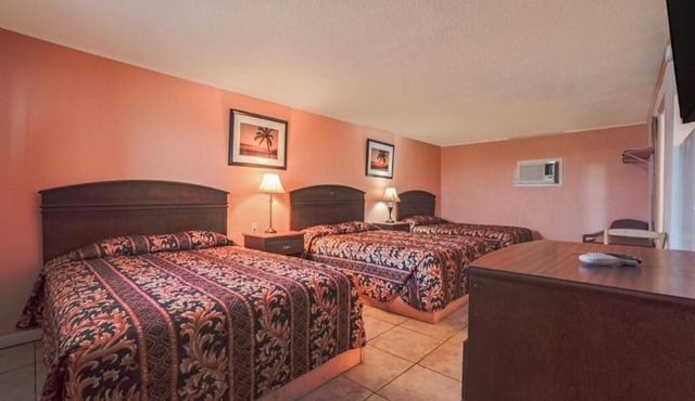 Enjoy Beach Fun at Affordable Room Close to Local Attractions