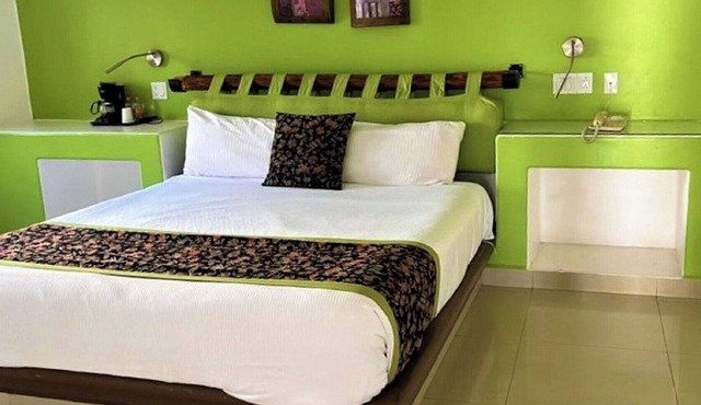 Enjoy Cabo Convenience at Spacious Room Near Downtown – Walkable Fun