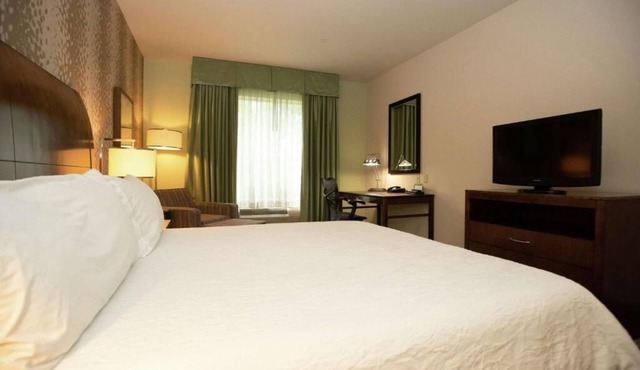 Enjoy Nearby Dining from a Comfortable Room Close to Fountaine State Park