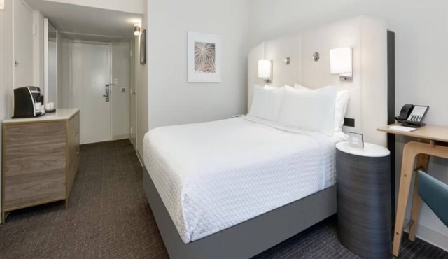 Ensuring a Very Comfortable & Memorable Stay! Outdoor Pool & Free Breakfast!