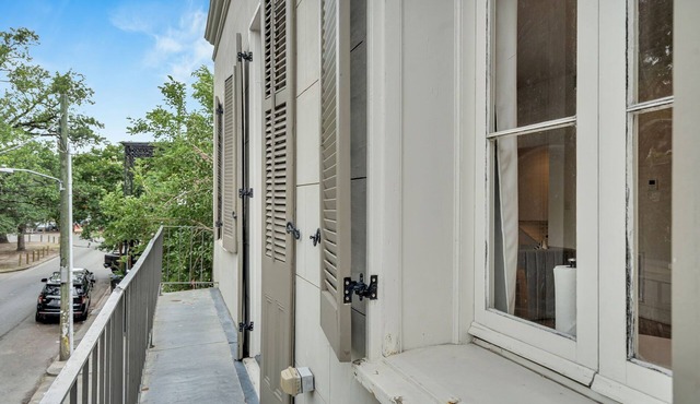Esplanade Ave Stay w/Balcony across French Quarter