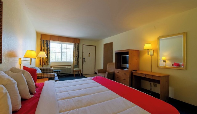Eureka Springs Room w/King Bed Perfect for Relaxation & Scenic Adventures