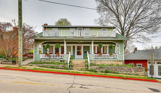 Eureka Springs Vacation Rental < Half-Mi to Dtwn!