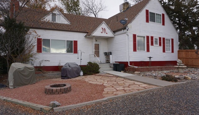 Events, Large Groups, Campers - Stay in This Historic Farm House!