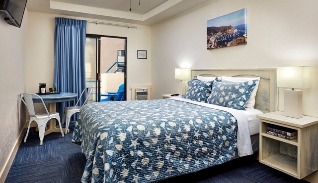 Everything You Need for a Perfect Escape! Partial Ocean View, Free Parking!