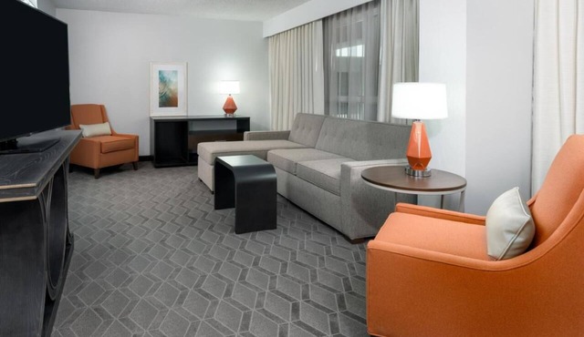Everything You Need For The Perfect Vacation! 3 Relaxing Units, Indoor Pool!