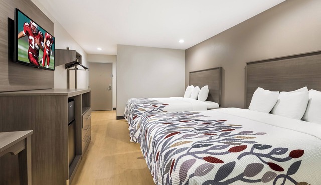 Everything You Need For The Perfect Vacation! 2 Units, Free Parking, Pets Allowed