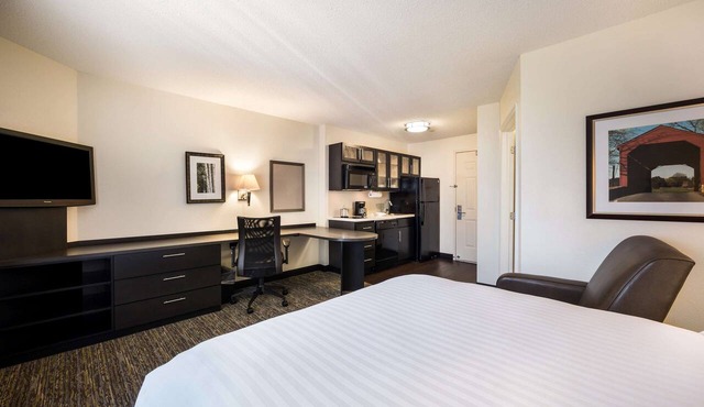 Excellent Choice! W/Private Full Kitchen! Minutes to California's Great America