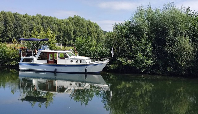 Exceptional and atypical river boat on the Somme! in Eaucourt-sur-Somme