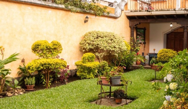 Exclusive and Colonial Condominium, Private Jacuzzi, Terrace, Garden