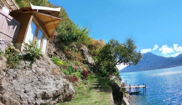 Exclusive lakefront cabin with luxury outdoor shower