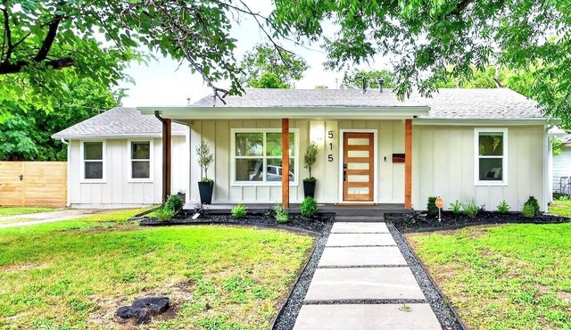 Executive 3BR Home, King Suite, Near Hospitals & Historic Downtown Mansfield