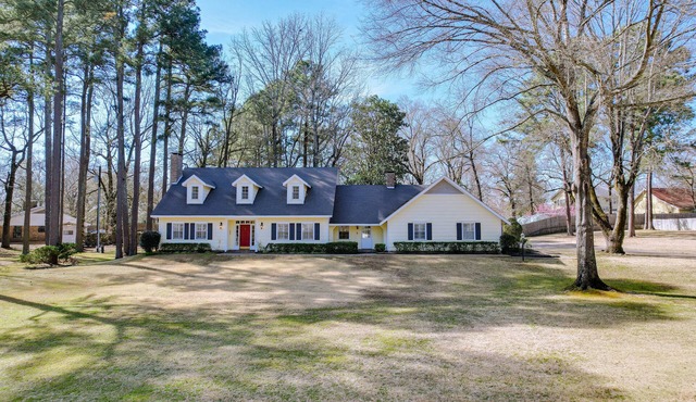 Expansive Texarkana Home w/Yard: Near Golf!