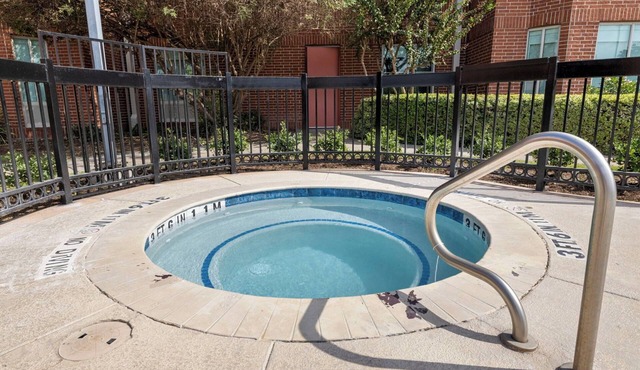Explore Houston’s Attractions from a Quiet Room, Perfect for a Relaxing Stay