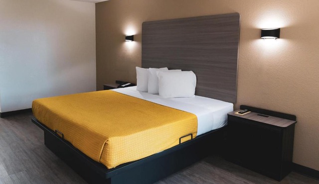 Express Inn & Suites