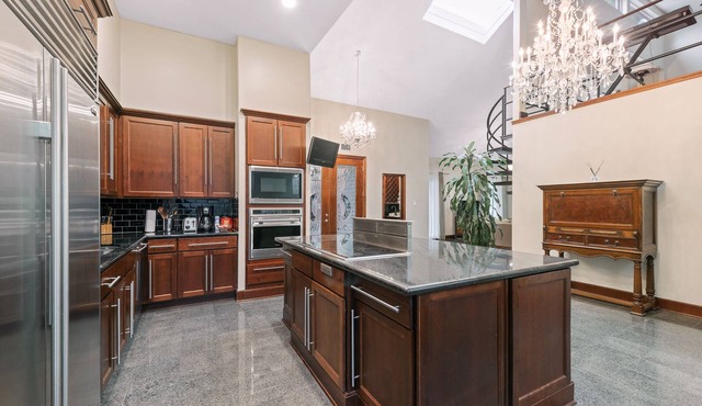 Exquisite house with loft . Great deals for longer stays