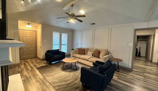 *Extended Stay: Backyard, Garage, Fireplace*